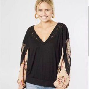 Gimmicks By BKE Black V Neck Lace Top Floral Paisley Puff Sleeves